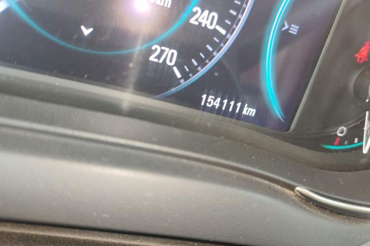 Used Buick LaCrosse 2013 2.4L SIDI Luxury Comfort Edition Odometer Close Up