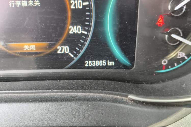 Used Buick LaCrosse 2013 2.4L SIDI Luxury Comfort Edition Odometer Close Up