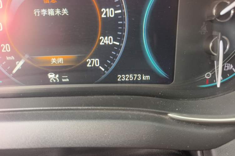 Used Buick LaCrosse 2013 3.0L SIDI V6 Smart Luxury Flagship Model Odometer Close Up