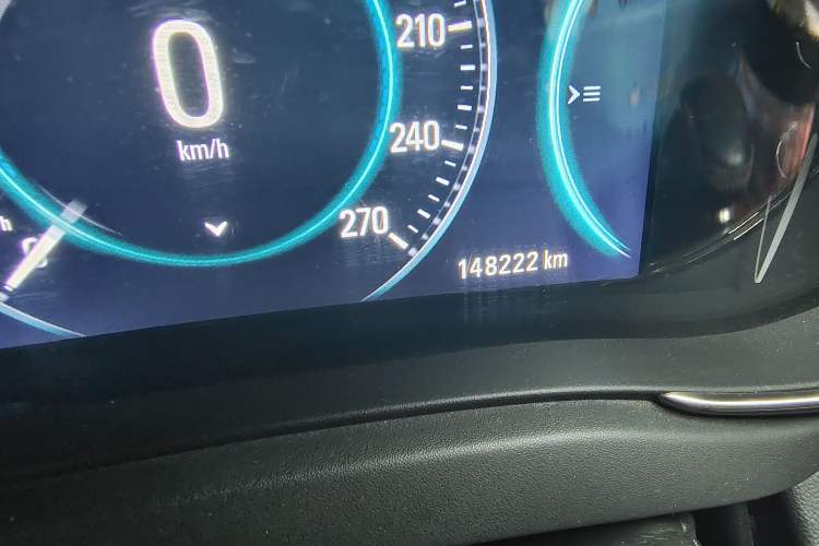Used Buick LaCrosse 2013 3.0L SIDI V6 Smart Luxury Flagship Model Odometer Close Up