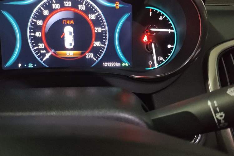 Used Buick LaCrosse 2013 3.0L SIDI V6 Smart Luxury Flagship Model Odometer Close Up