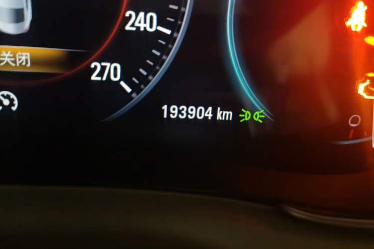 Used Buick LaCrosse 2013 2.4L SIDI Luxury Comfort Edition Odometer Close Up