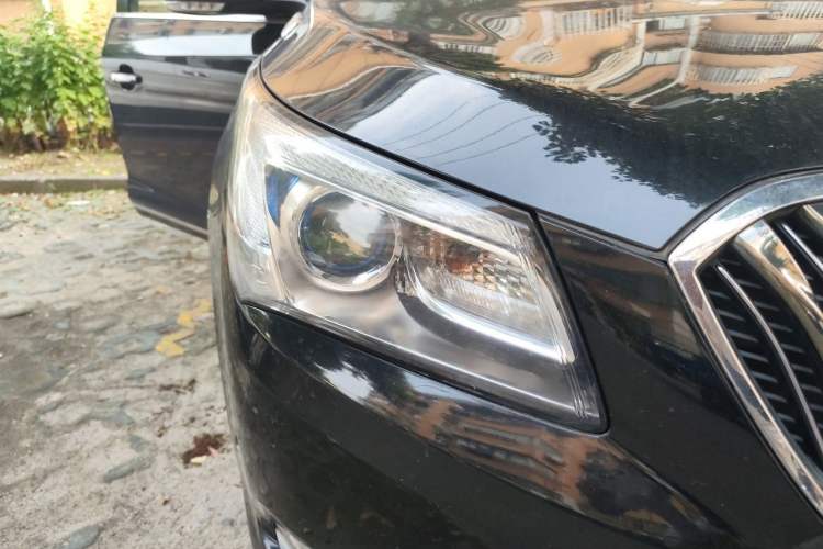 Used Buick LaCrosse 2013 2.4L SIDI Leading Comfort Version Right Front Headlight