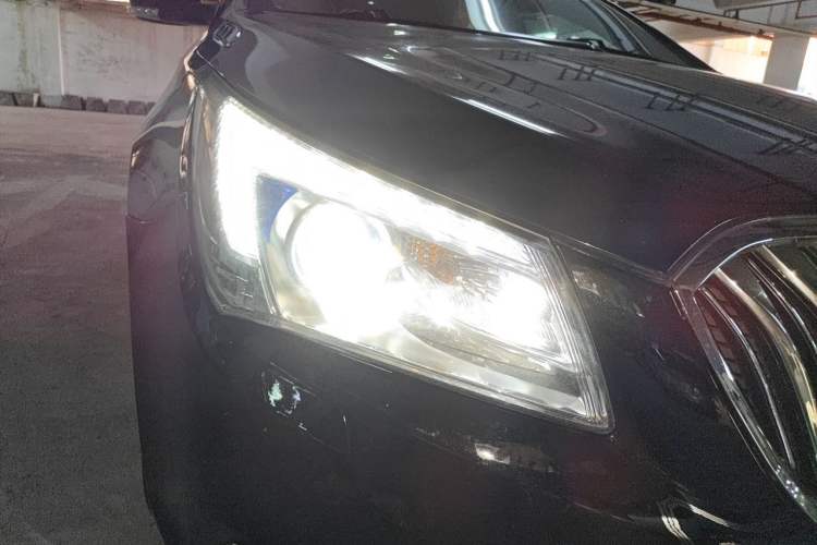 Used Buick LaCrosse 2013 2.4L SIDI Luxury Comfort Edition Right Front Headlight
