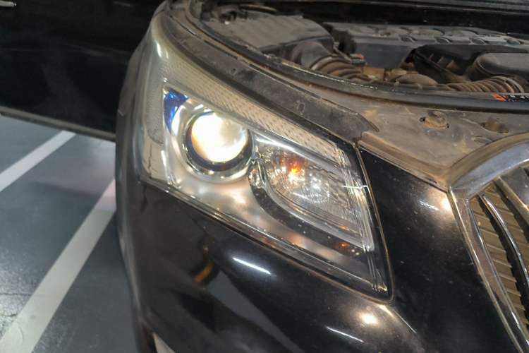 Used Buick LaCrosse 2013 2.4L SIDI Leading Comfort Version Right Front Headlight