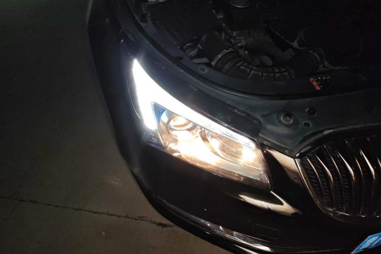Used Buick LaCrosse 2013 2.4L SIDI Leading Comfort Version Right Front Headlight