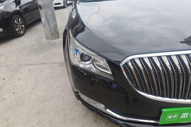 Used Buick LaCrosse 2013 2.4L SIDI Luxury Comfort Edition Right Front Headlight