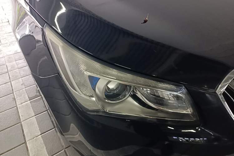 Used Buick LaCrosse 2013 2.0T SIDI Technology Version Right Front Headlight