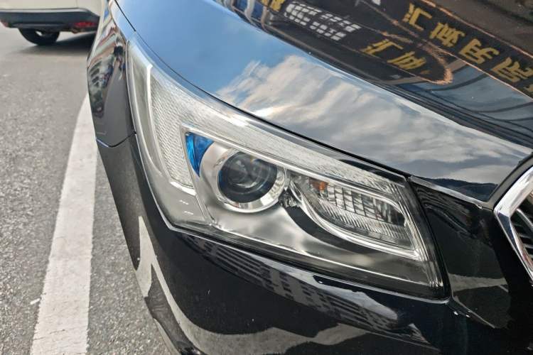 Used Buick LaCrosse 2013 2.4L SIDI Leading Comfort Version Right Front Headlight
