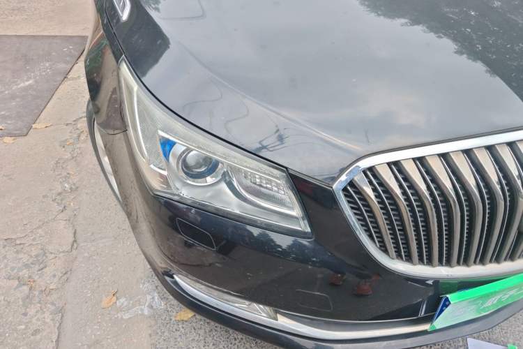 Used Buick LaCrosse 2013 2.4L SIDI Luxury Comfort Edition Right Front Headlight
