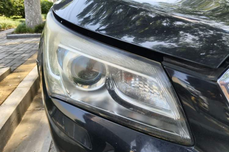Used Buick LaCrosse 2013 2.4L SIDI Luxury Comfort Edition Right Front Headlight