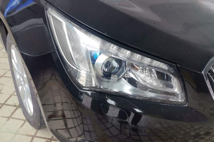 Used Buick LaCrosse 2013 2.4L SIDI Elite Comfort Version Right Front Headlight