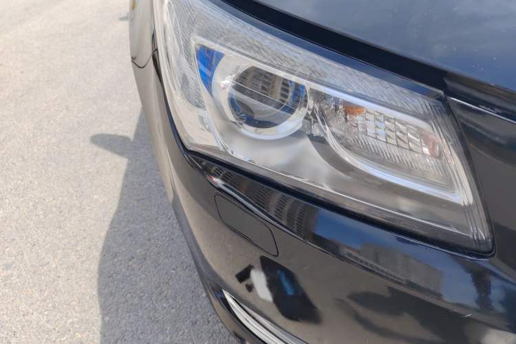 Used Buick LaCrosse 2013 2.4L SIDI Elite Comfort Version Right Front Headlight
