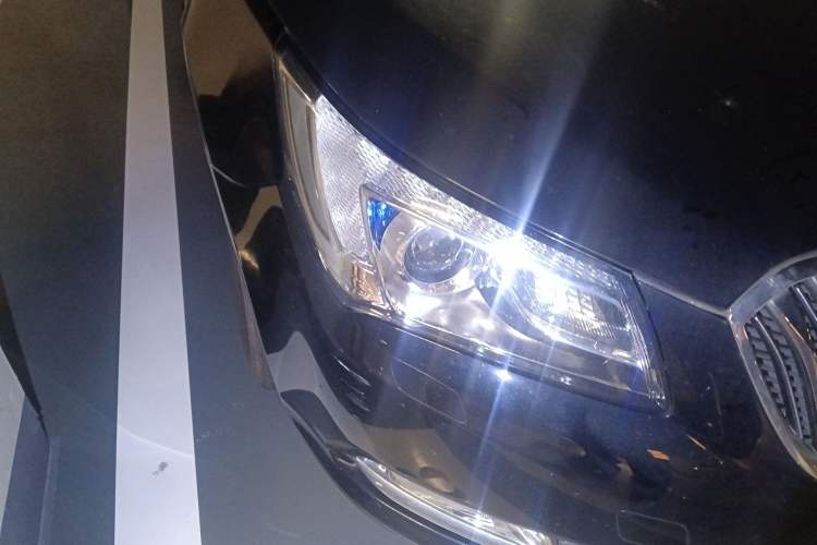 Used Buick LaCrosse 2013 2.4L SIDI Elite Comfort Version Right Front Headlight