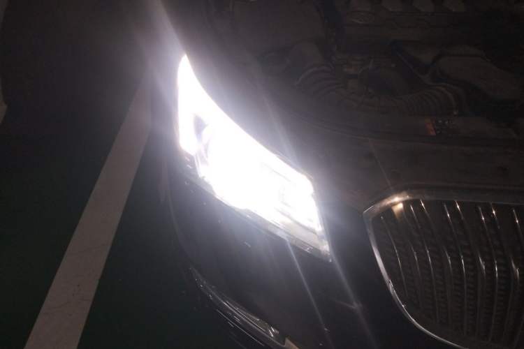Used Buick LaCrosse 2013 2.4L SIDI Leading Comfort Version Right Front Headlight