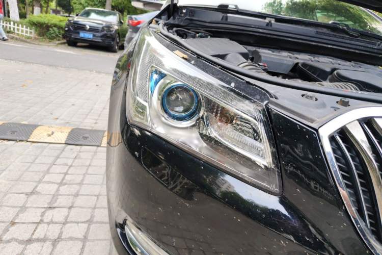 Used Buick LaCrosse 2013 2.4L SIDI Luxury Comfort Edition Right Front Headlight