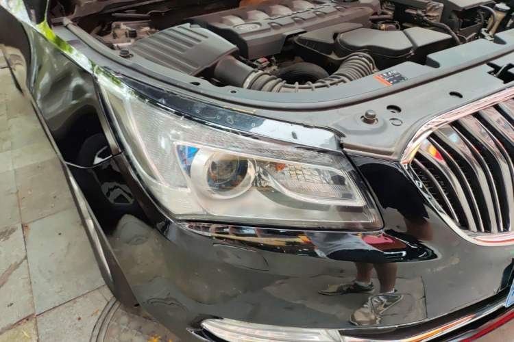 Used Buick LaCrosse 2013 2.4L SIDI Elite Comfort Version Right Front Headlight