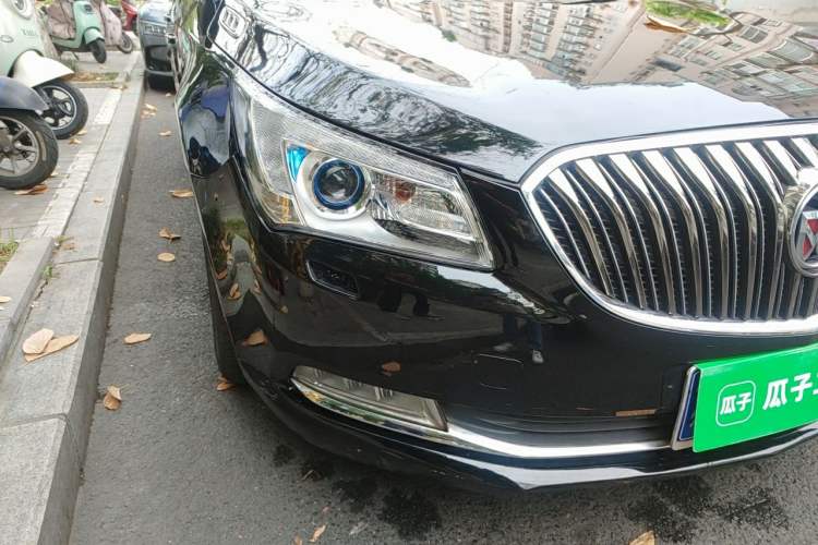 Used Buick LaCrosse 2013 2.4L SIDI Elite Comfort Version Right Front Headlight