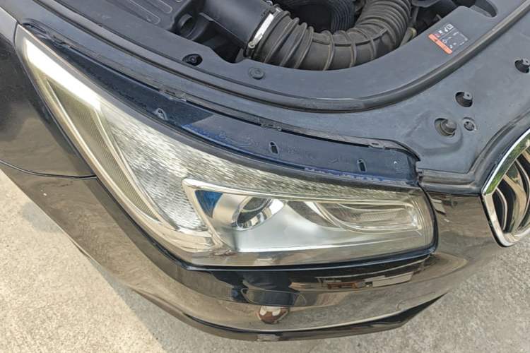 Used Buick LaCrosse 2013 2.4L SIDI Leading Comfort Version Right Front Headlight