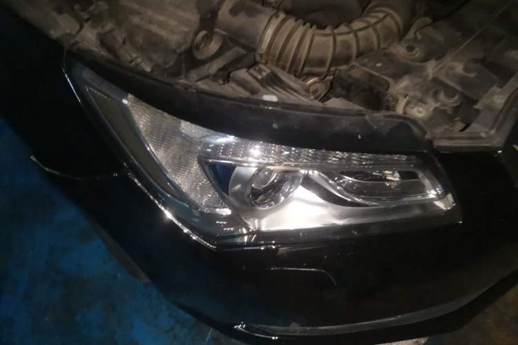 Used Buick LaCrosse 2013 2.4L SIDI Leading Comfort Version Right Front Headlight