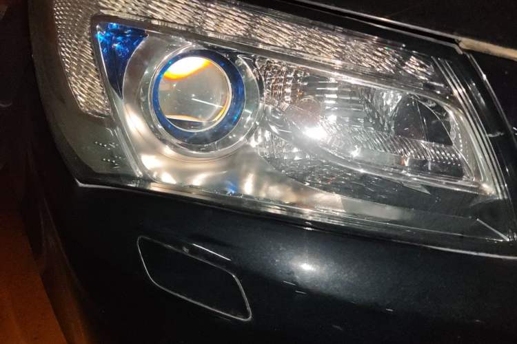 Used Buick LaCrosse 2013 2.4L SIDI Elite Comfort Version Right Front Headlight