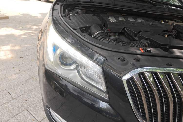 Used Buick LaCrosse 2013 2.4L SIDI Elite Comfort Version Right Front Headlight