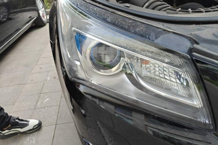 Used Buick LaCrosse 2013 2.4L SIDI Elite Comfort Version Right Front Headlight