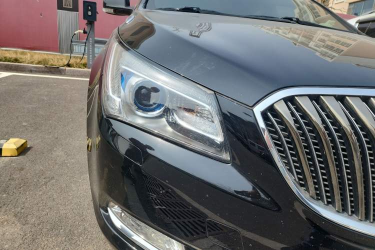 Used Buick LaCrosse 2013 2.4L SIDI Luxury Comfort Edition Right Front Headlight