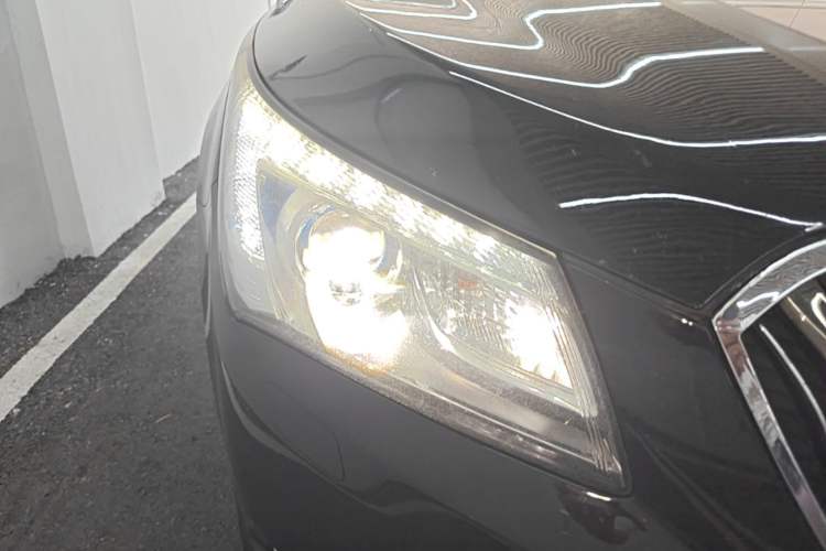Used Buick LaCrosse 2013 2.4L SIDI Elite Comfort Version Right Front Headlight