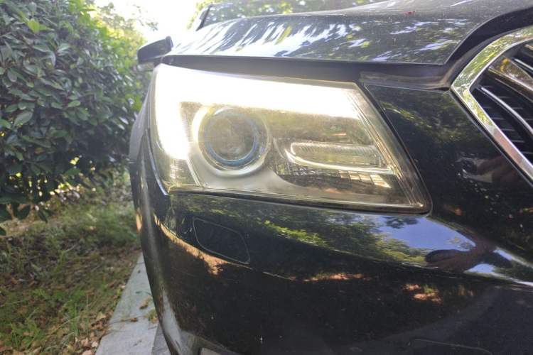 Used Buick LaCrosse 2013 2.0T SIDI Elite Tech Version Right Front Headlight