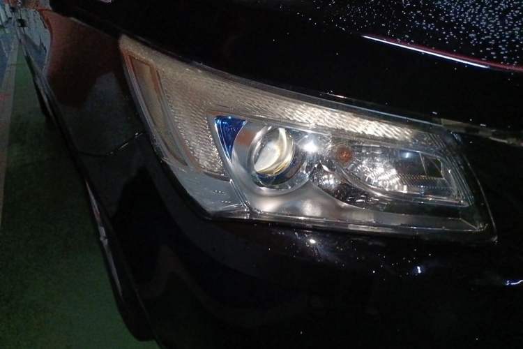 Used Buick LaCrosse 2013 2.4L SIDI Leading Comfort Version Right Front Headlight