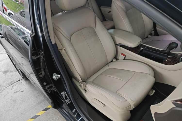 Used Buick LaCrosse 2013 2.4L SIDI Leading Comfort Version Right Front Seat
