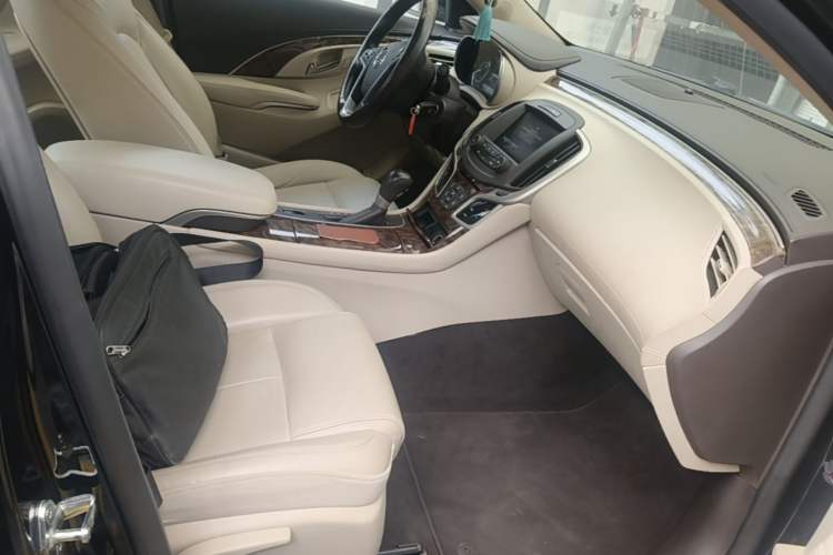 Used Buick LaCrosse 2013 2.4L SIDI Leading Comfort Version Right Front Seat