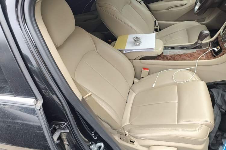 Used Buick LaCrosse 2013 2.4L SIDI Leading Comfort Version Right Front Seat