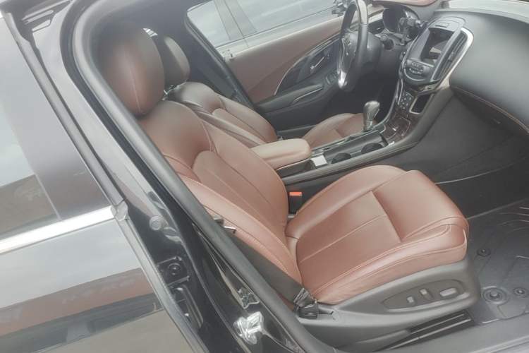 Used Buick LaCrosse 2013 2.4L SIDI Luxury Comfort Edition Right Front Seat