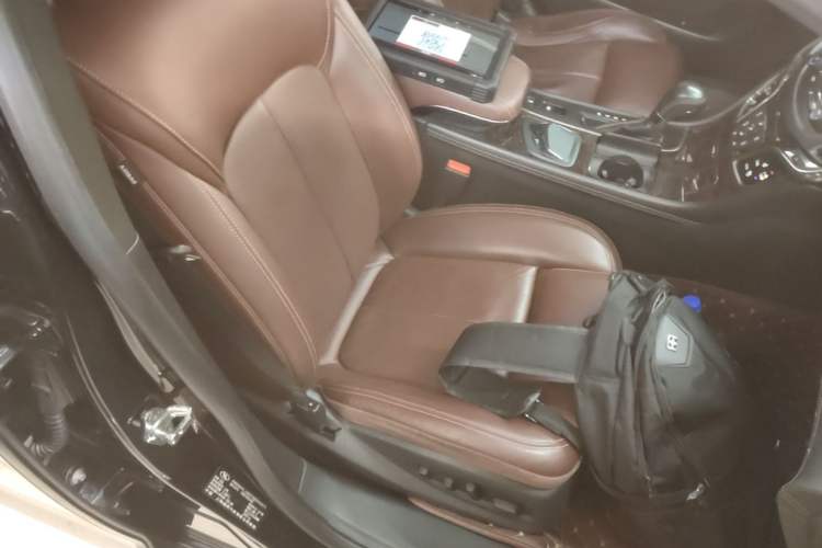 Used Buick LaCrosse 2013 3.0L SIDI V6 Smart Luxury Flagship Model Right Front Seat