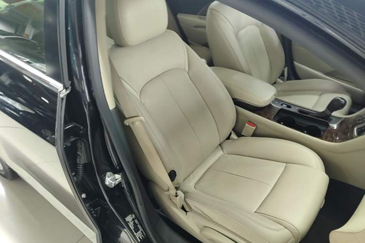 Used Buick LaCrosse 2013 2.4L SIDI Leading Comfort Version Right Front Seat