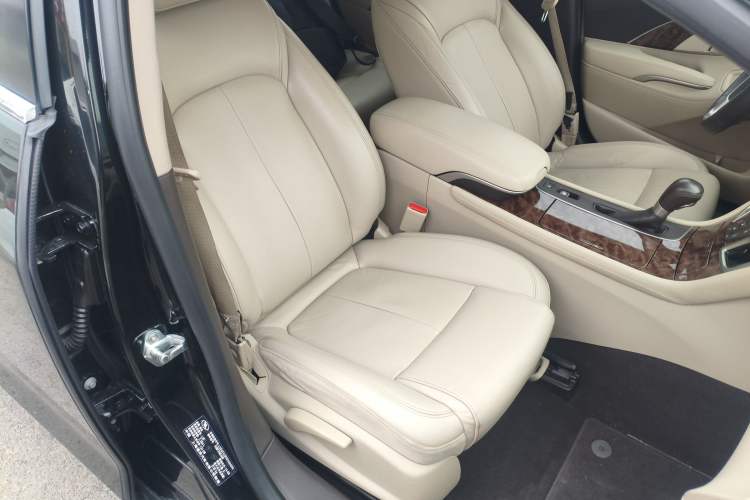 Used Buick LaCrosse 2013 2.4L SIDI Leading Comfort Version Right Front Seat