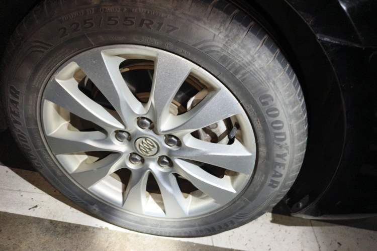 Used Buick LaCrosse 2013 2.4L SIDI Leading Comfort Version Right Front Wheel Hub