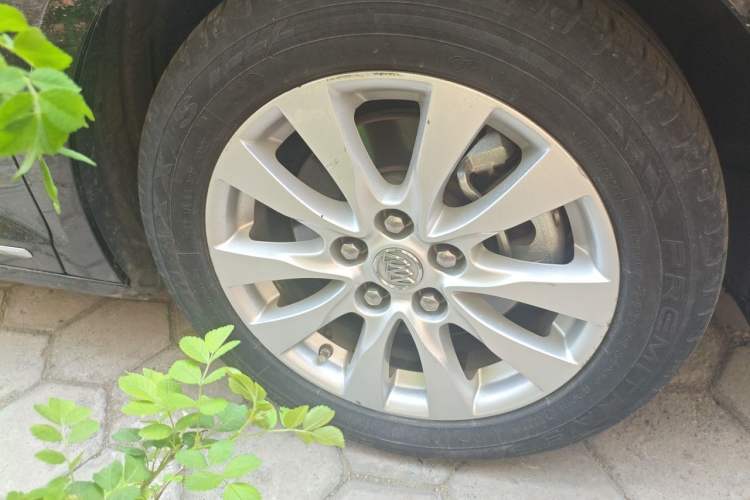 Used Buick LaCrosse 2013 2.4L SIDI Leading Comfort Version Right Front Wheel Hub