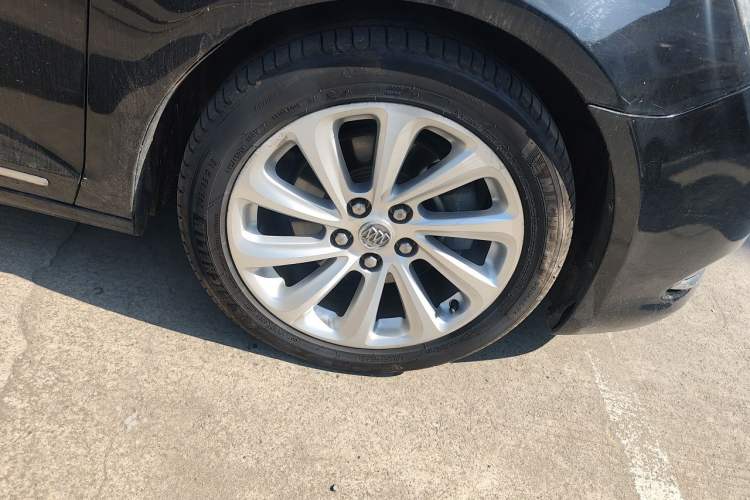 Used Buick LaCrosse 2013 2.0T SIDI Smart Luxury Flagship Edition Right Front Wheel Hub