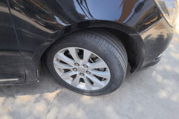 Used Buick LaCrosse 2013 2.4L SIDI Leading Comfort Version Right Front Wheel Hub