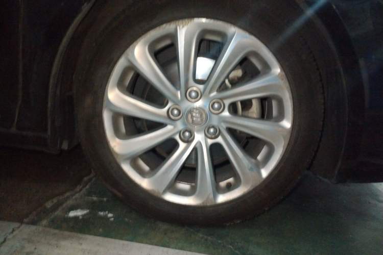 Used Buick LaCrosse 2013 2.0T SIDI Smart Luxury Flagship Edition Right Front Wheel Hub