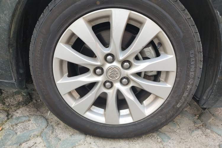 Used Buick LaCrosse 2013 2.4L SIDI Leading Comfort Version Right Front Wheel Hub