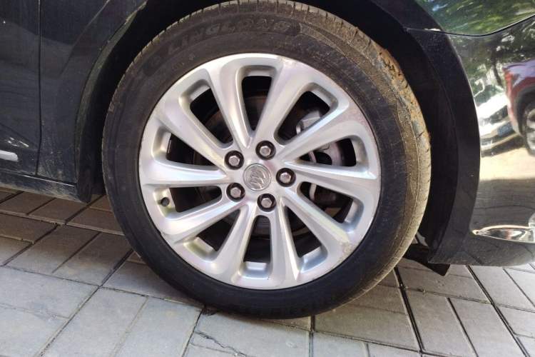 Used Buick LaCrosse 2013 2.0T SIDI Smart Luxury Flagship Edition Right Front Wheel Hub