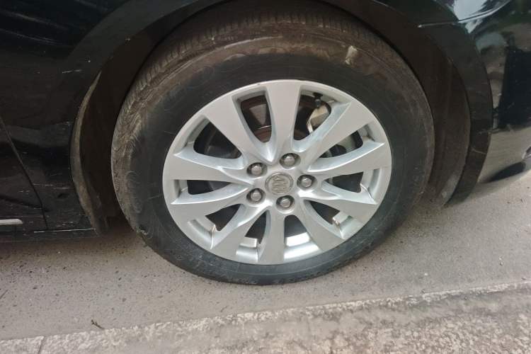 Used Buick LaCrosse 2013 2.4L SIDI Leading Comfort Version Right Front Wheel Hub