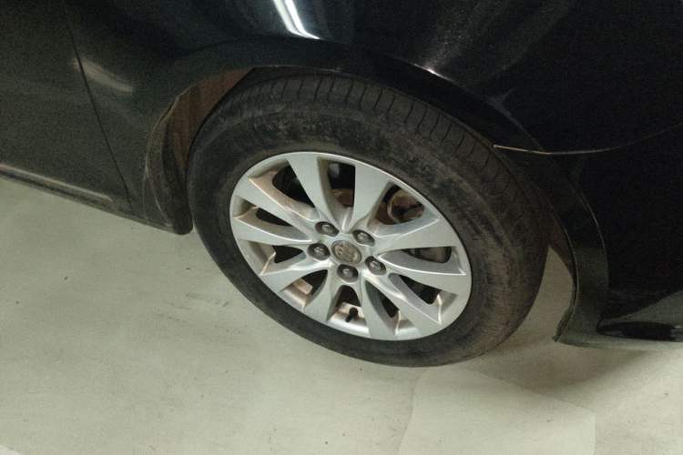 Used Buick LaCrosse 2013 2.4L SIDI Leading Comfort Version Right Front Wheel Hub