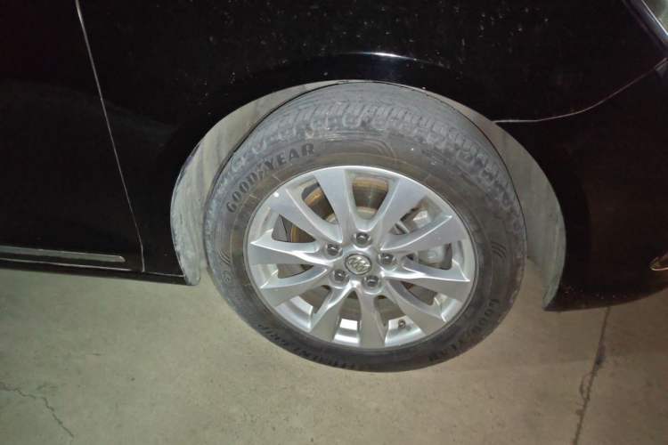 Used Buick LaCrosse 2013 2.4L SIDI Leading Comfort Version Right Front Wheel Hub