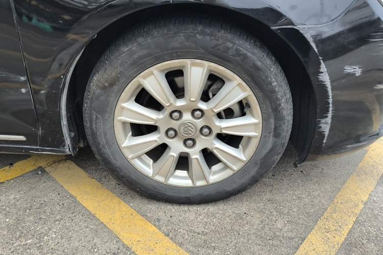 Used Buick LaCrosse 2013 2.4L SIDI Leading Comfort Version Right Front Wheel Hub