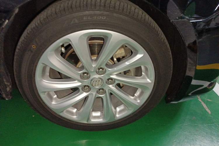 Used Buick LaCrosse 2013 3.0L SIDI V6 Smart Luxury Flagship Model Right Front Wheel Hub